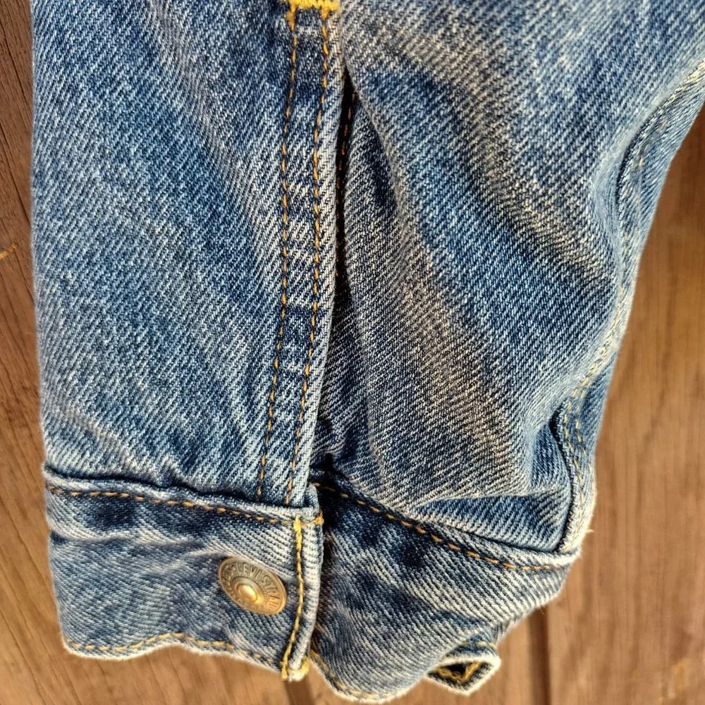 🌎Levi's || Vintage Fit Sherpa Lined Trucker Jacket - Picture 5 of 14